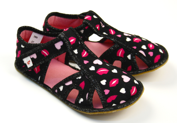 Ef Barefoot papuče 386 Black Hearts Dětské sandále Renbut 13-106A